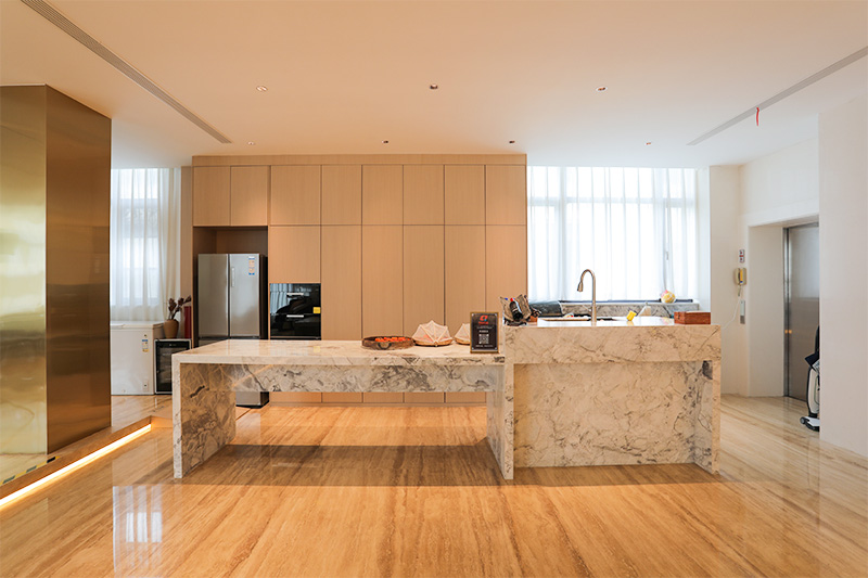 Кухонный островный стол